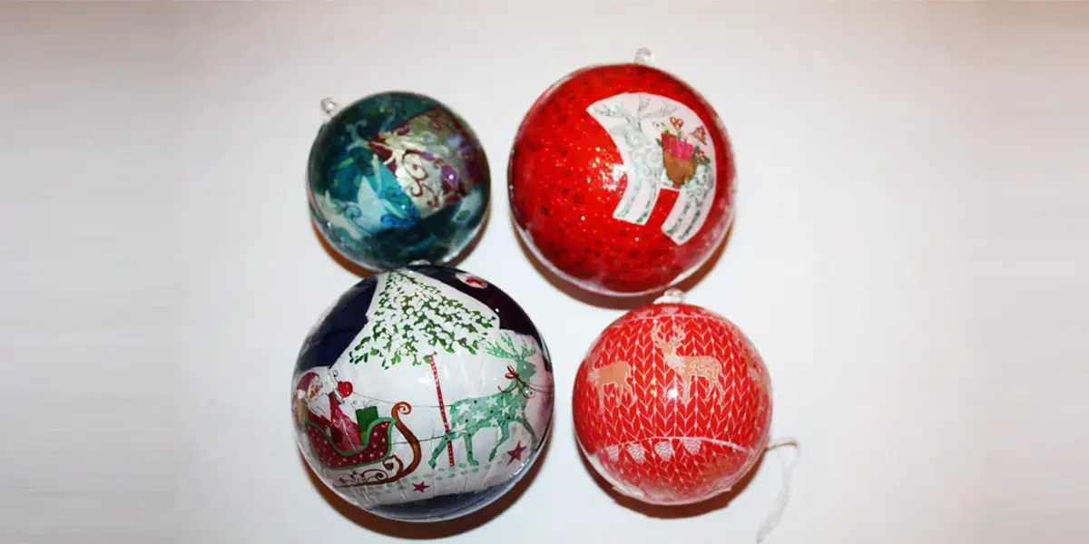 DIY - Boules de Noël en boutons de récup' - Odif, Colles, Vernis
