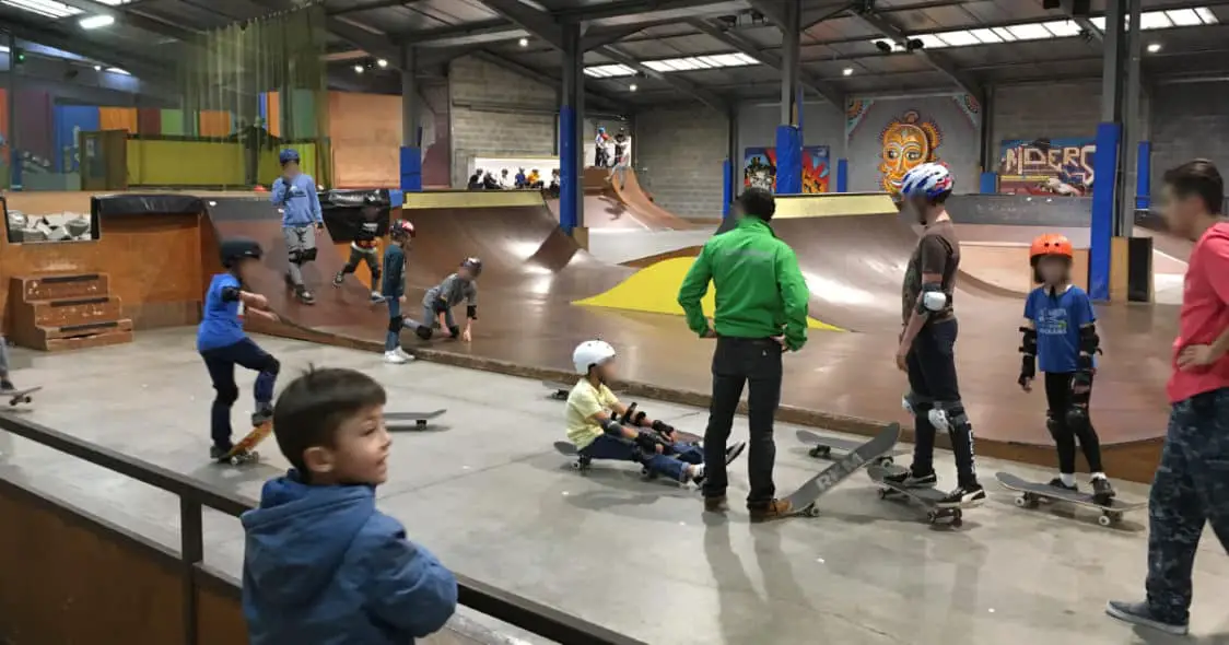 Nantes SKATEPARK géant en intérieur pour skate BMX roller