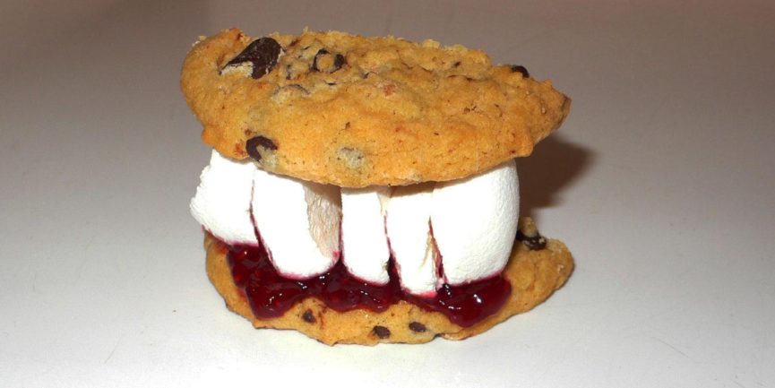 activité enfant halloween - cuisine - dentier zombie cookies