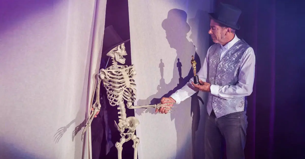 spectacle - cirque - enfant - idéal halloween - avec squelette araignée cannibale fantôme vampires