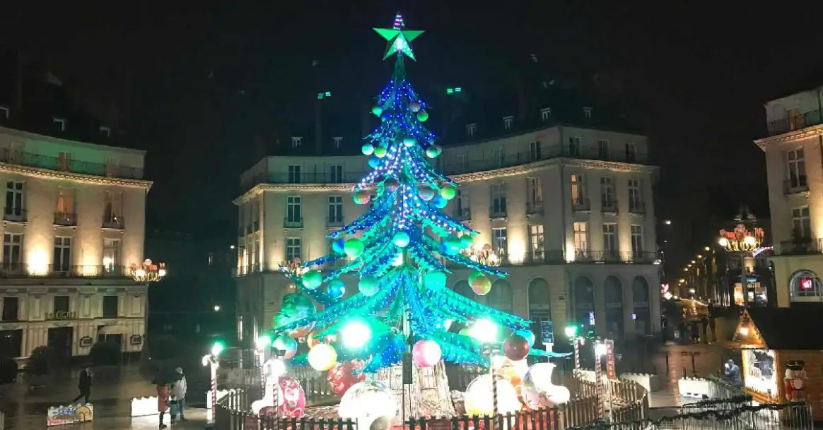 Manège sapin de Noël //  Place Graslin - Nantes
