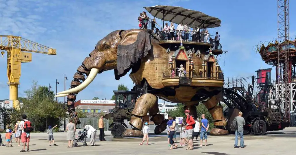 Grand Elephant de Nantes - Machines en bois et acier articulé - Lieu emblématique et idée de sortie incontournable à Nantes avec les enfants