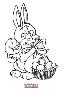 coloriage paques avec lapin portant un poussin et panier d'œufs à colorier"